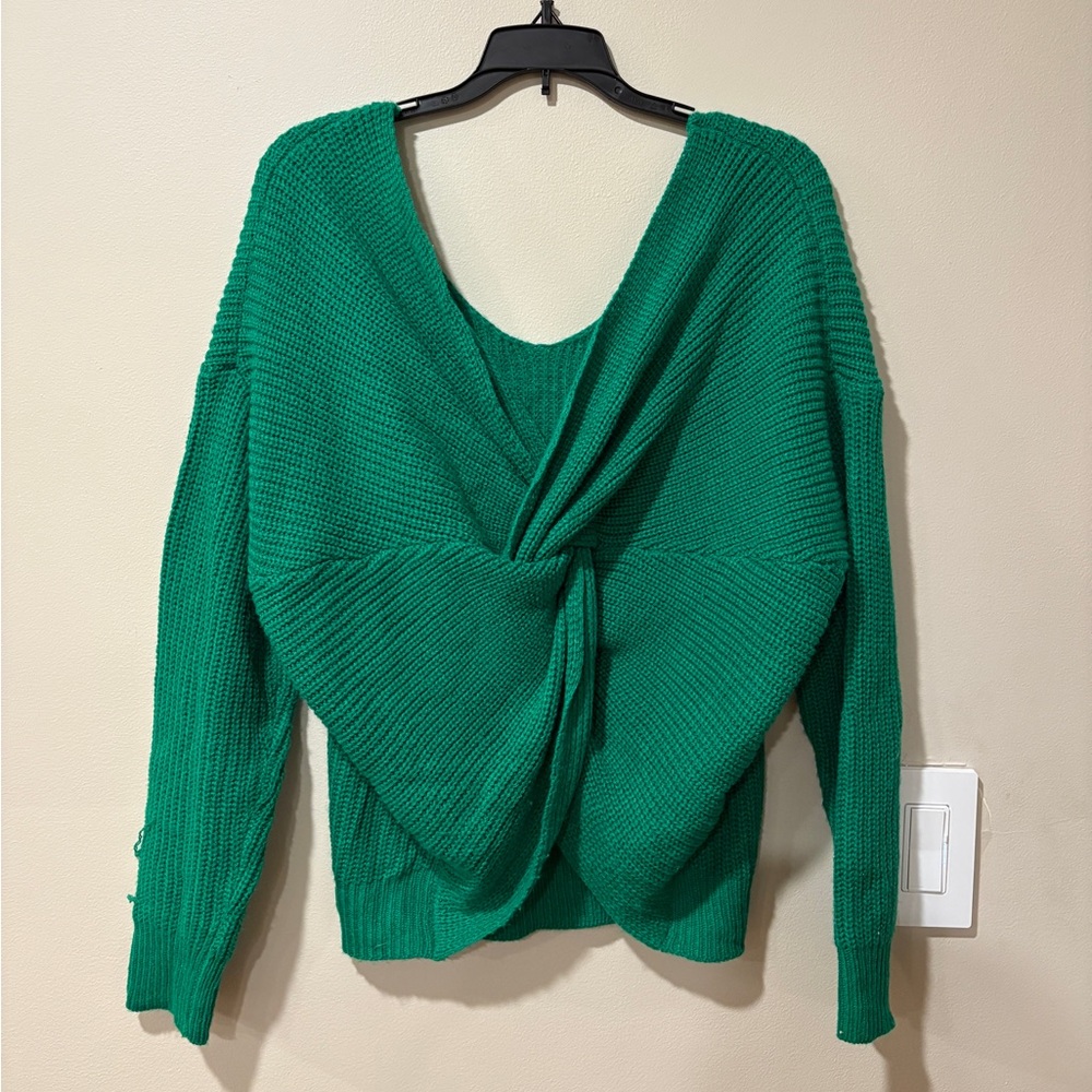 Main Strip Green V-Neck Sweater